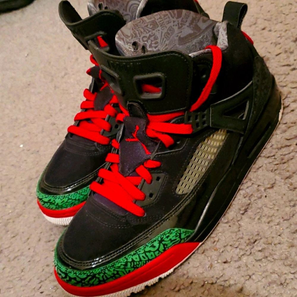 Am selling a pair of colorful Jordans